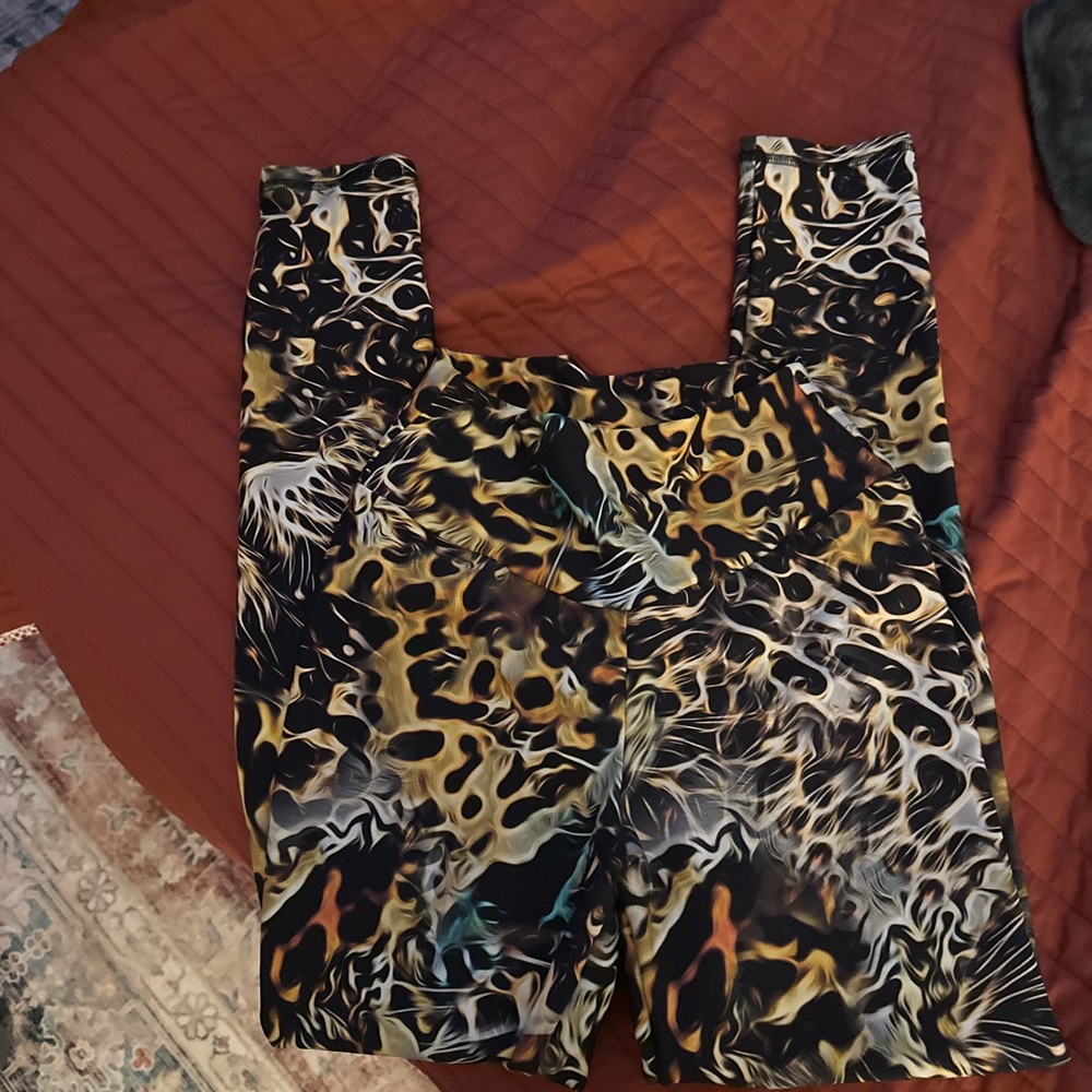 CLS butt scrunch leggings